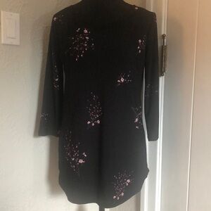 Ladies Dynamite 3/4 sleeve top - size medium